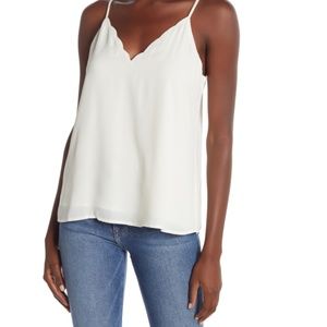Socialite Scalloped V neck Sz.M white
